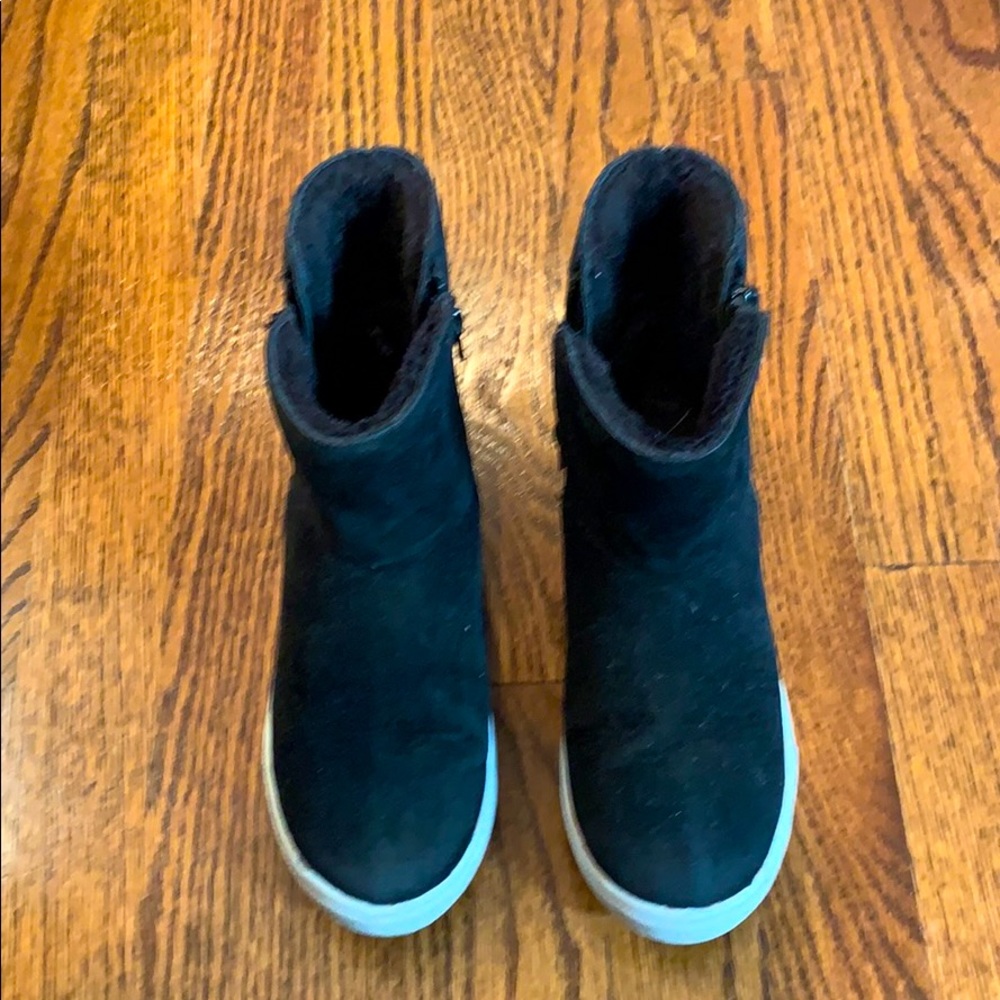 Girls black booties lined w/ faux fur size 3